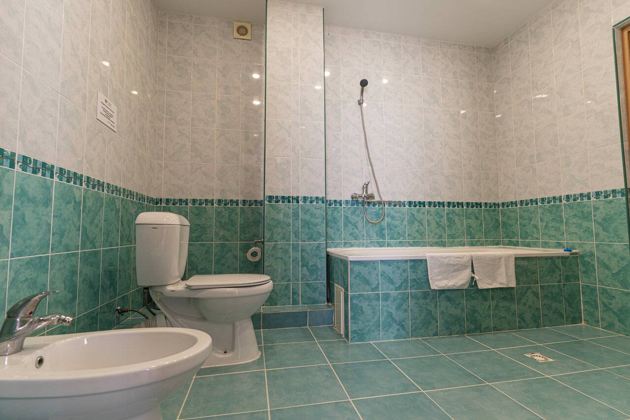 Фотографии номера Полулюкс 2-х комнатный с видом на море в Гостинице Атлантида Анапа