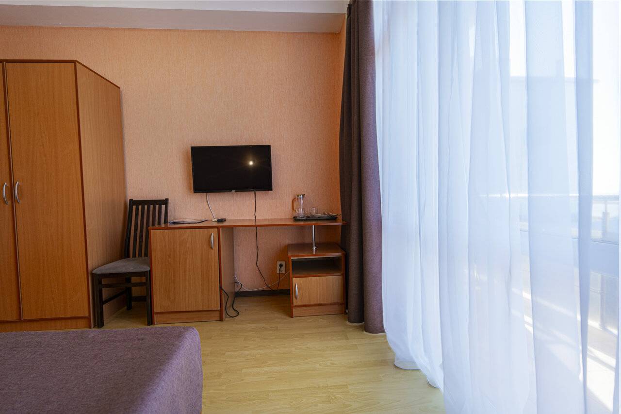 Фотографии номера Двухместный (Комфорт Twin) с видом на море в Гостинице Атлантида Анапа